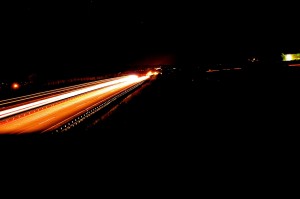 Die Autobahn bei Nacht